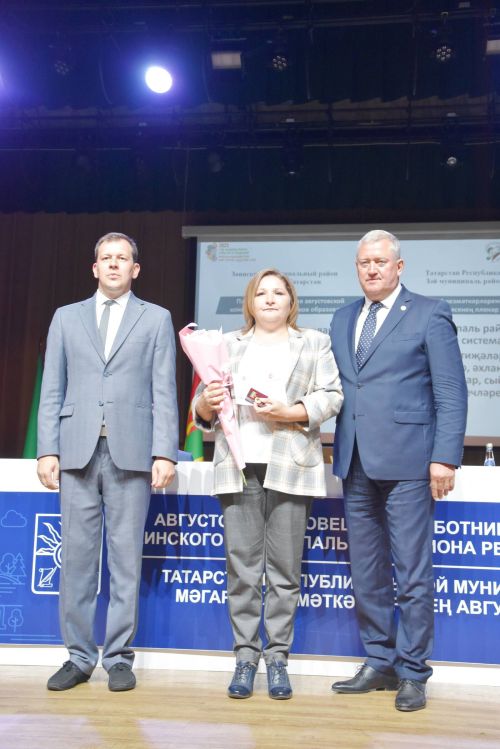 Педагоги в Заинске получили новые ведомственные награды