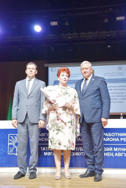 Педагоги в Заинске получили новые ведомственные награды