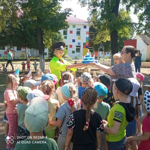 Дошколята поздравили Светофора с Днем рождения