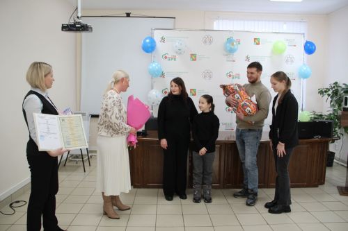 Зәйдә бу елда туган беренче баланы өйгә озаттылар