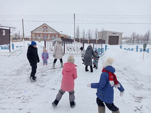 Для сельской детворы в одном из заинских сел устроили зимние забавы