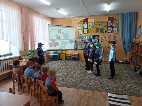 В Заинском районе дошколятам рассказали о правилах дорожного движения