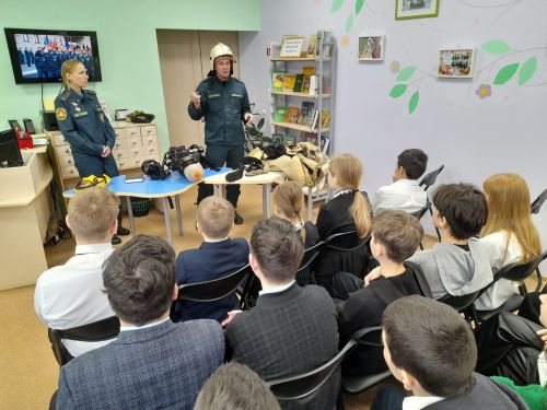 Заинские спасатели рассказали школьникам о своей профессии