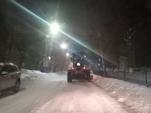 Несмотря на сложные погодные условия, дорожные службы Заинска обеспечивают проезд
