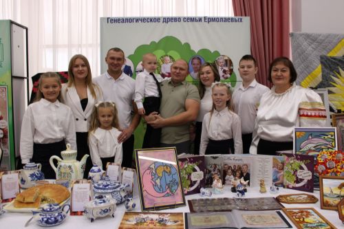 Десять заинских семей приняли участие в муниципальном этапе фестиваля «Эхо веков в истории семьи»
