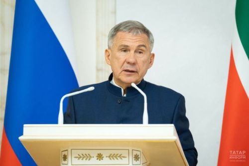 Рустам Минниханов поздравил татарстанцев с Днем Героев Отечества