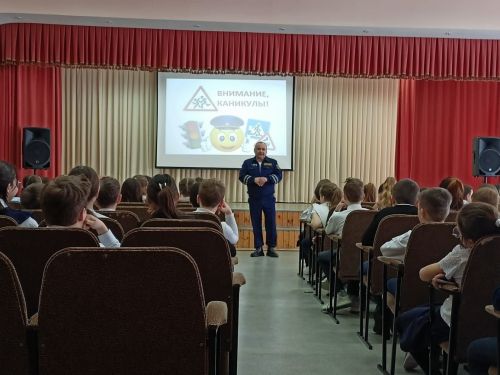 Перед каникулами учащимся напомнили о правилах дорожного движения