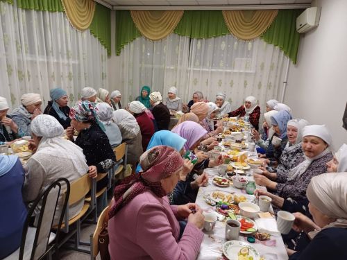 В главной мечети Заинска прошел ифтар для женщин