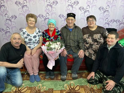 «Әнинең догалары белән затлы әби булып яшим»
