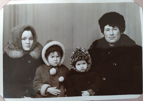 «Әнинең догалары белән затлы әби булып яшим»