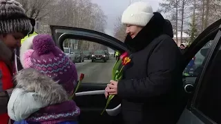 Автоледи Заинска подарили цветы
