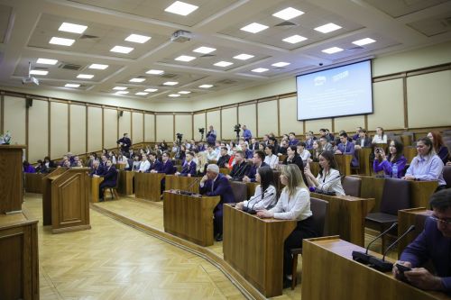 Руководитель Заинского местного отделения #МолодаяГвардияРТ принял участие во встрече в парламенте