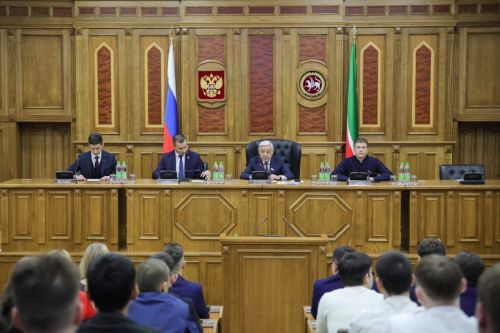Руководитель Заинского местного отделения #МолодаяГвардияРТ принял участие во встрече в парламенте