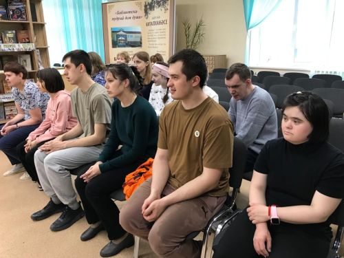 «Нам вместе веселей!»: заинские получатели соцуслуг посетили мероприятие в библиотеке