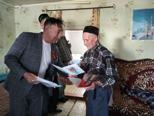 В Заинске тружеников тыла поздравили с наступающим Днем Победы