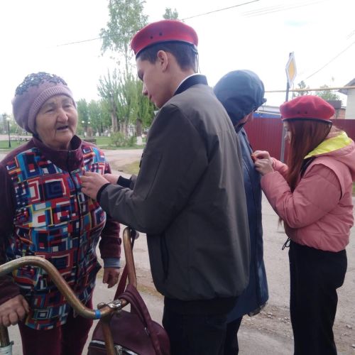 В Заинске продолжается акция «Георгиевская ленточка»