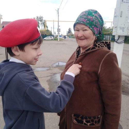 В Заинске продолжается акция «Георгиевская ленточка»
