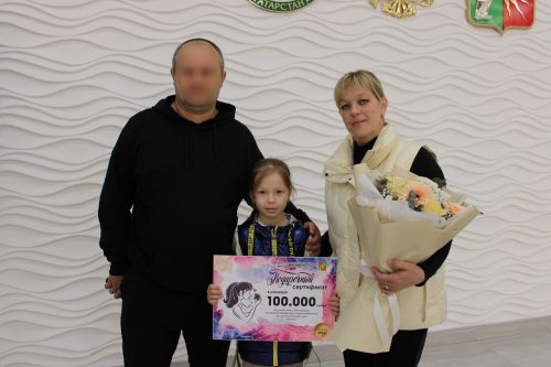 В Заинске вручили сертификат на 100 000 рублей семье мобилизованного