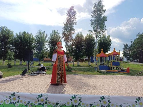 В микрорайоне Мирный состоялся праздничный концерт
