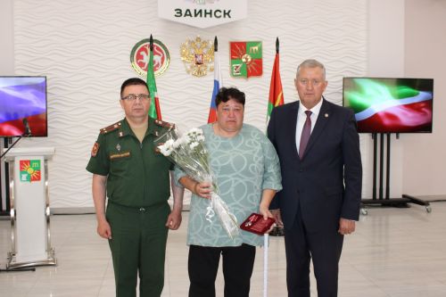 В Заинске Орден Мужества вручен двум семьям погибших участников СВО
