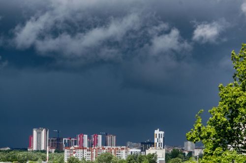 Татарстанцам дали рекомендации, как вести себя при усилении ветра и при грозе