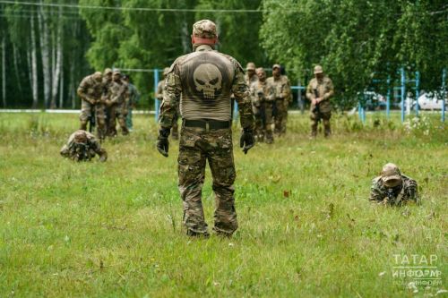 Контрактники из регионов России проходят курсы боевой подготовки в Татарстане