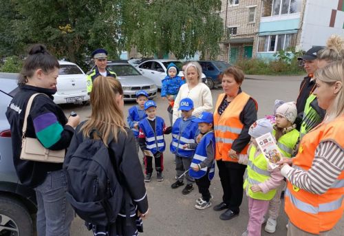 «Возьми ребенка за руку!» — такой надписью дети предупредили пешеходов в Заинске