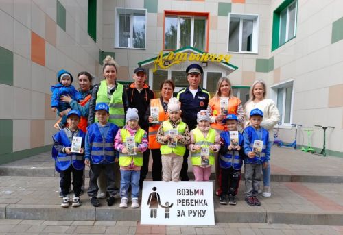 «Возьми ребенка за руку!» — такой надписью дети предупредили пешеходов в Заинске