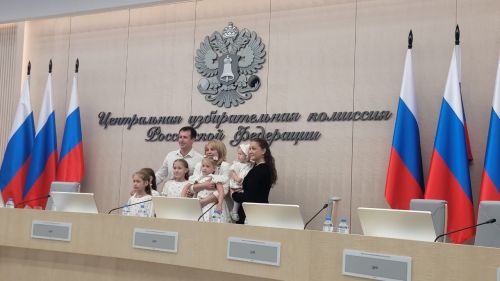 Семья из Татарстана приняла участие в работе Информационного центра ЦИК России