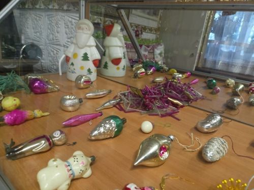 Заинцам представили выставку советских елочных игрушек