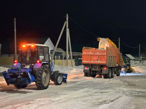 В Заинске дорожники борются со снегом и гололедом