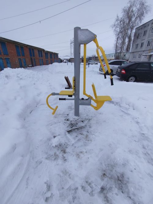 В Заинске установили игровые элементы на детских площадках