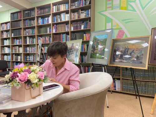 В заинской библиотеке представили новую книгу и выставку юных художников