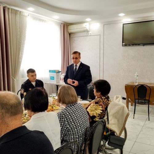 Заинские полицейские поздравили ветеранов с Международным днем пожилого человека