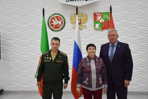 В Заинске почтили память павших героев и передали награды их семьям