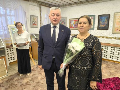 В Заинском краеведческом музее открылась выставка Ольги Новожиловой «Цветы жизни»