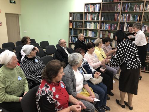 «Ты одна такая – любимая, родная»: Праздничная программа в честь Дня матери собрала гостей в библиотеке им. С. Рафикова