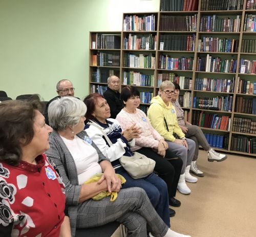 «Ты одна такая – любимая, родная»: Праздничная программа в честь Дня матери собрала гостей в библиотеке им. С. Рафикова