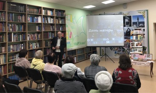 «Ты одна такая – любимая, родная»: Праздничная программа в честь Дня матери собрала гостей в библиотеке им. С. Рафикова