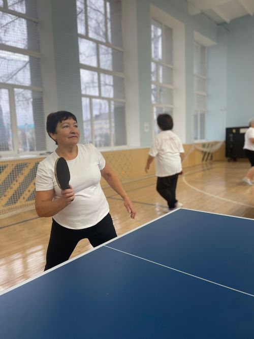 Праздник спорта и материнства: турнир по настольному теннису в клубе «Надежда»