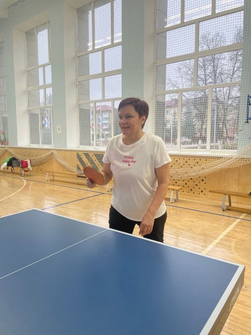 Праздник спорта и материнства: турнир по настольному теннису в клубе «Надежда»