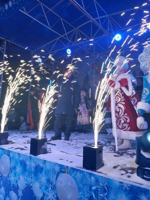 Как в Заинске зажгли главную новогоднюю ёлку