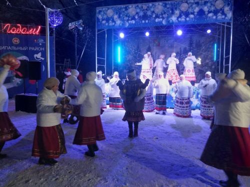 Как в Заинске зажгли главную новогоднюю ёлку