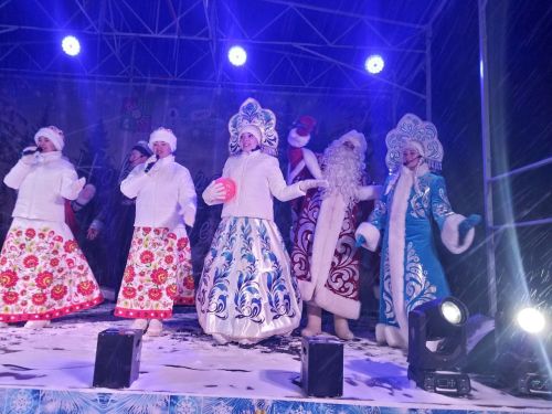 Как в Заинске зажгли главную новогоднюю ёлку