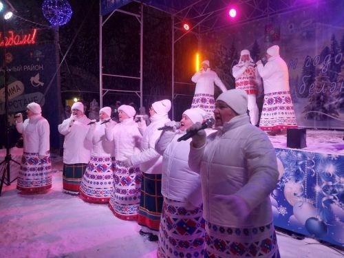 Как в Заинске зажгли главную новогоднюю ёлку