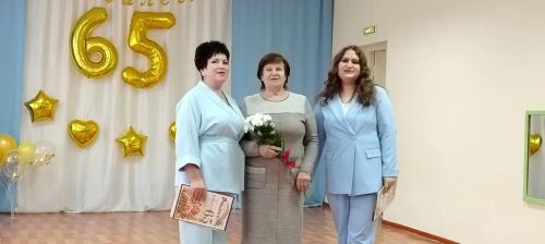 Заинский детсад «Рябинка» задул свечи на юбилейном торте