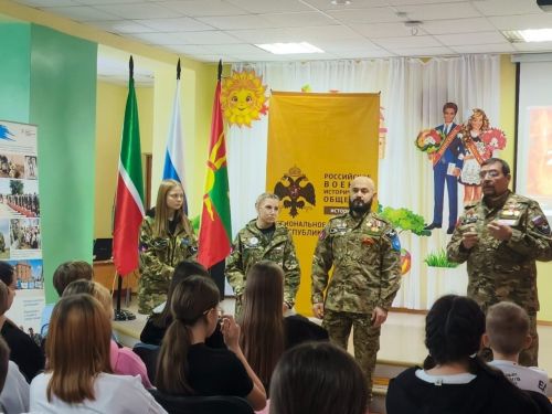 В Заинской школе отметили день Героев отечества