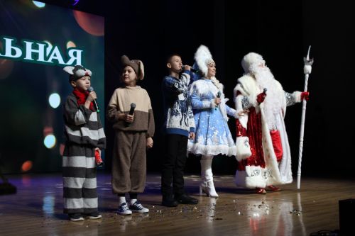 В Заинске елка главы района объединила 500 талантливых школьников
