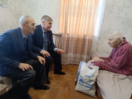 В Заинске поздравили ветерана Великой Отечественной войны Леонида Мачтакова с наступающим Новым годом
