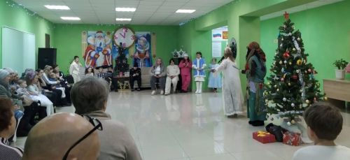 «Сказки водят хоровод»: как в ГДК «Мирный» зажгли новогоднюю звезду для детей